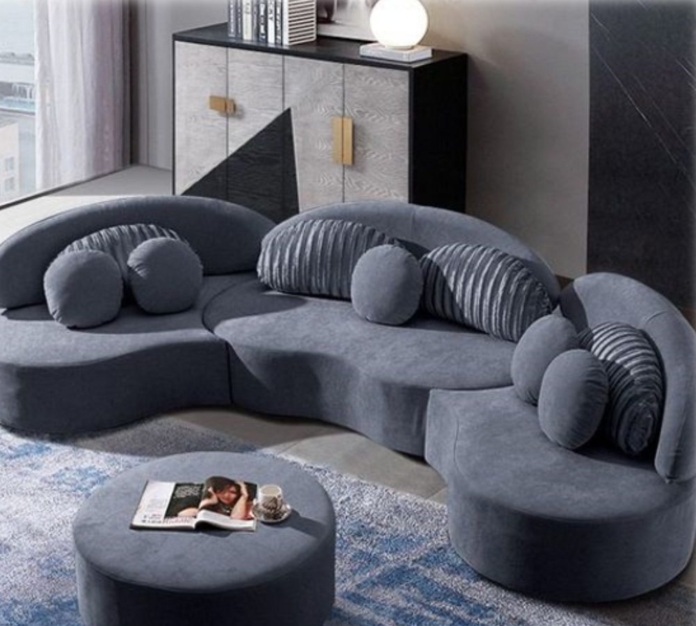 Divano modulare grigio dalla forma ondulata
