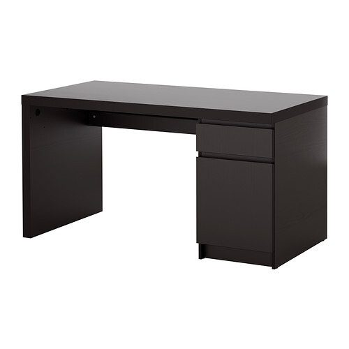 Dunkler Schreibtisch mit Unterschrank