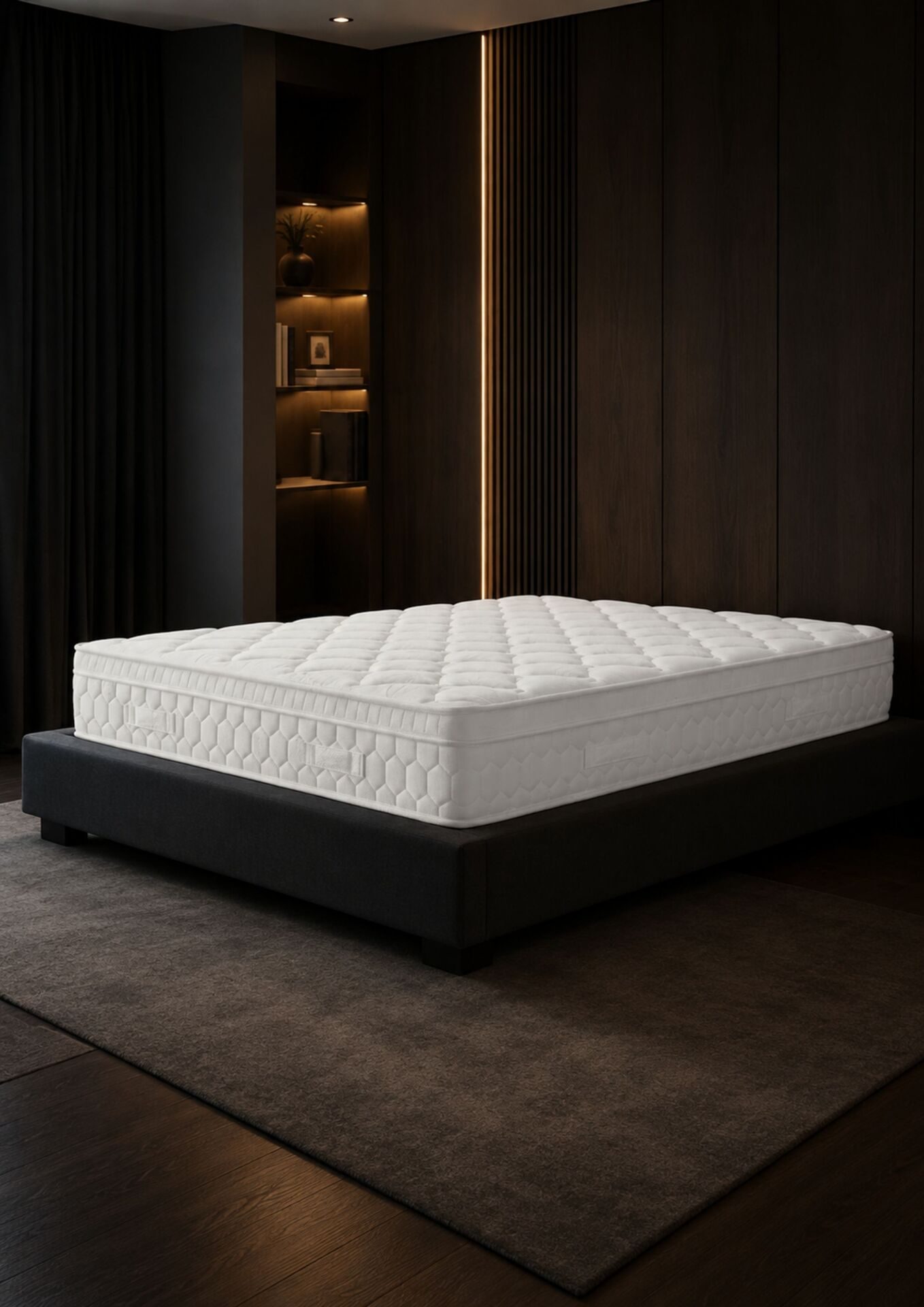 Weiße Matratze auf breitem dunklem Bett