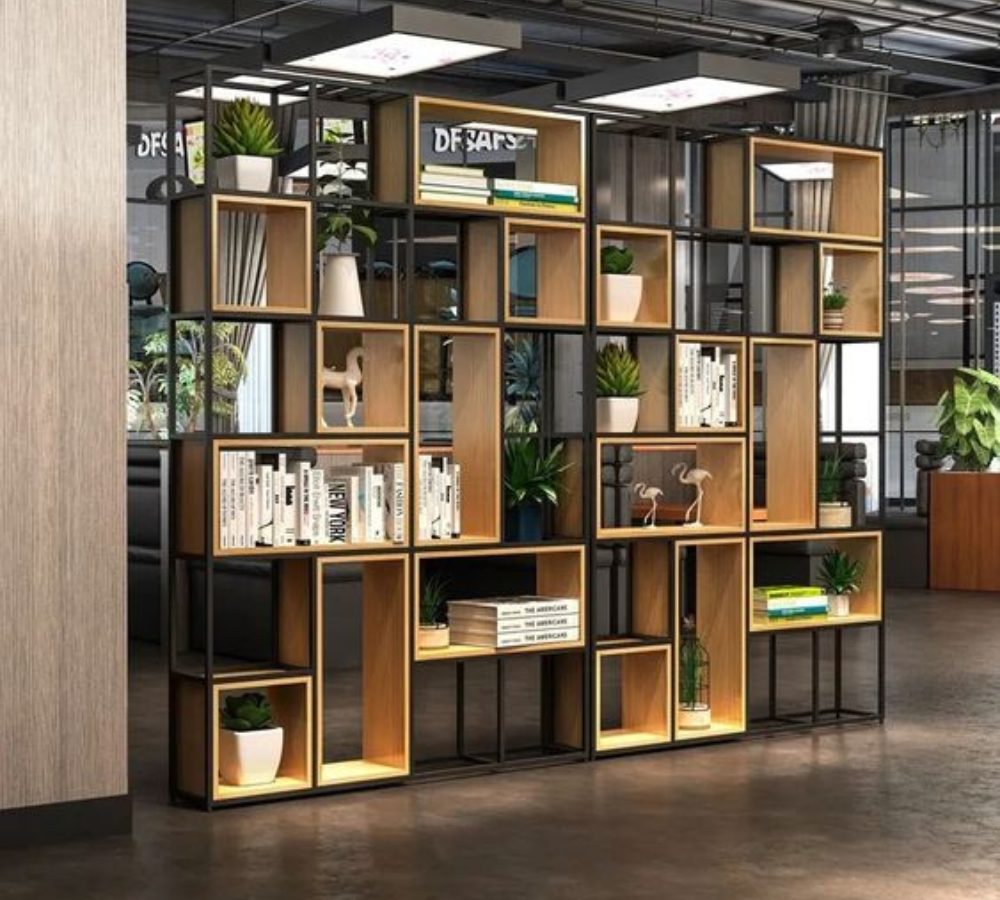 Raumteiler-Regal aus Metall und Holz mit Beleuchtung