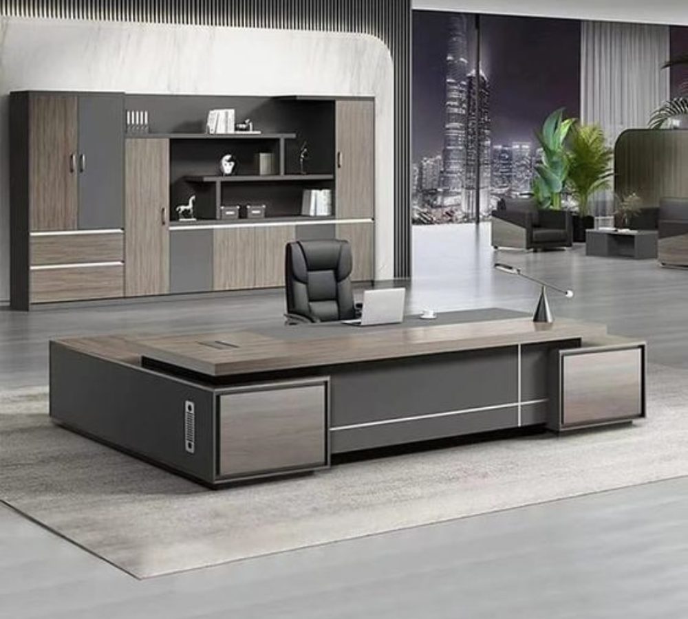 Chefbüro mit Schreibtisch und Schrankwand