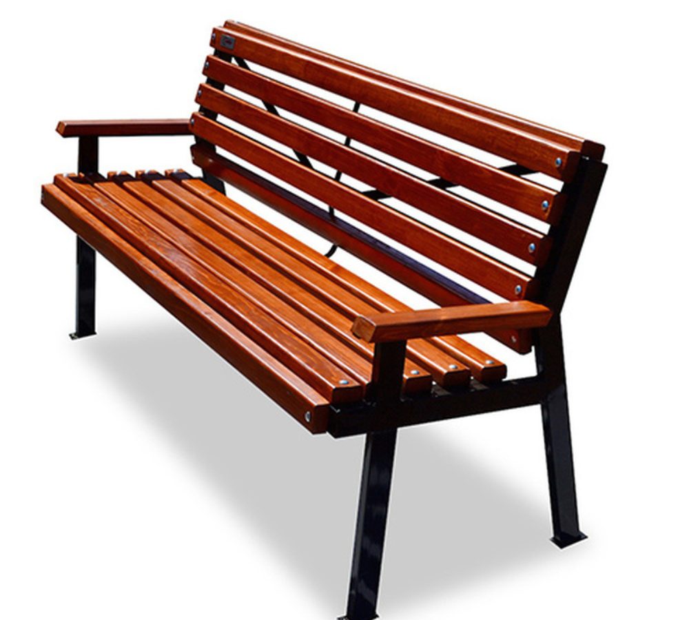 Parkbank mit Armlehnen aus Holz und Metall