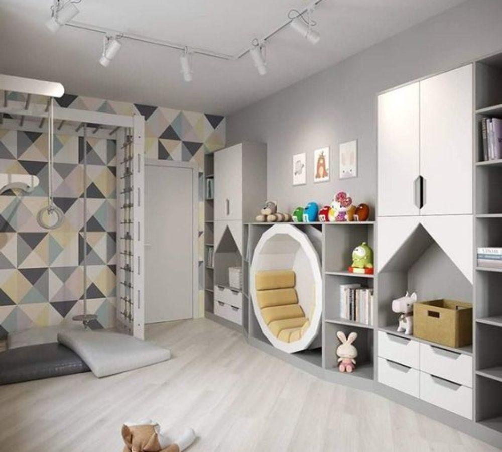 Kinderzimmer mit Hausregal und Kuschelnische